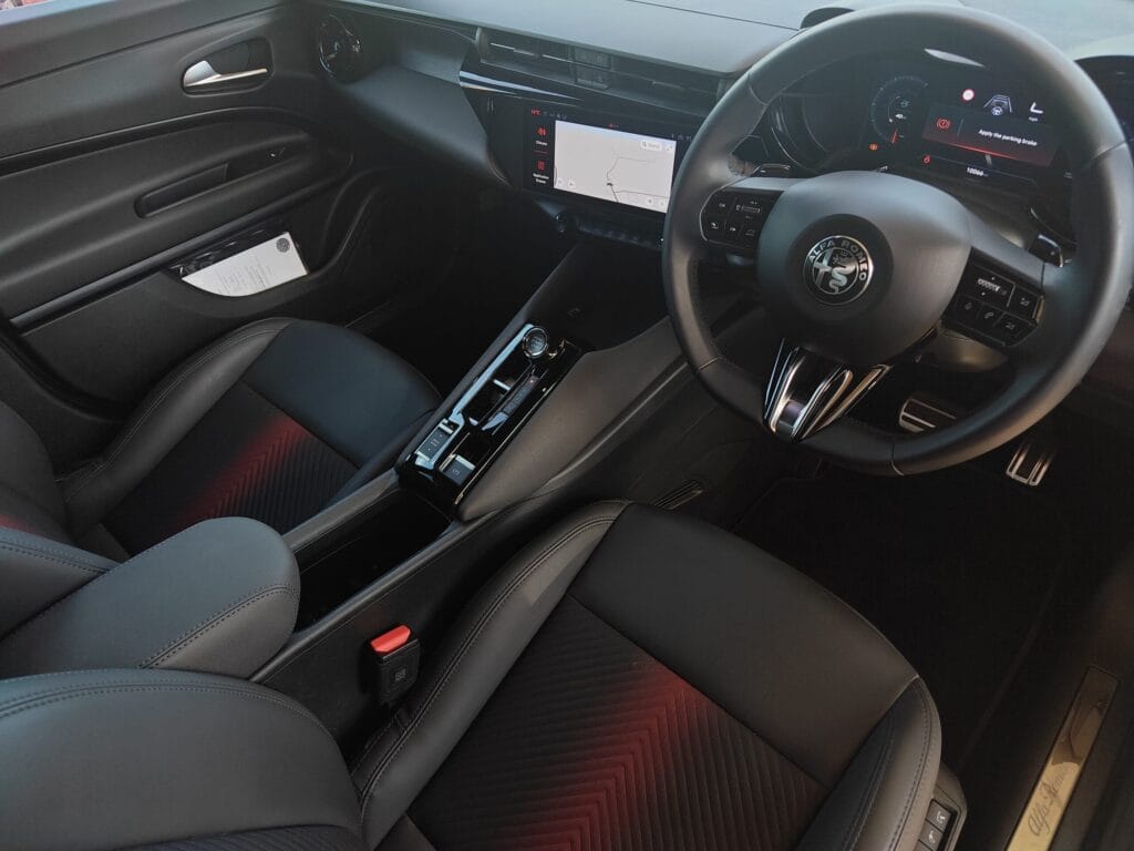 2026 Alfa Romeo Junior 1.2 Turbo Ibrida 5dr Auto [Technology/Premium]
