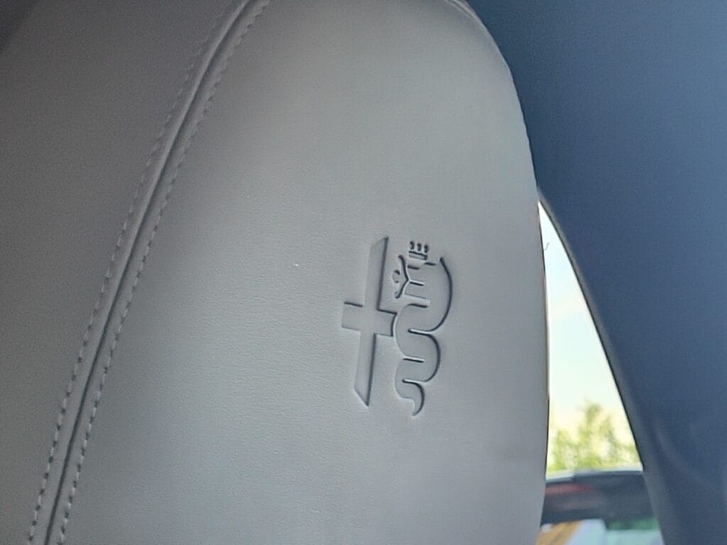 2026 Alfa Romeo Junior 1.2 Turbo Ibrida 5dr Auto [Technology/Premium]